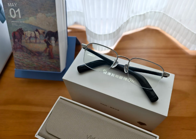 Vidda G11 AI audio glasses unboxing with charging case
