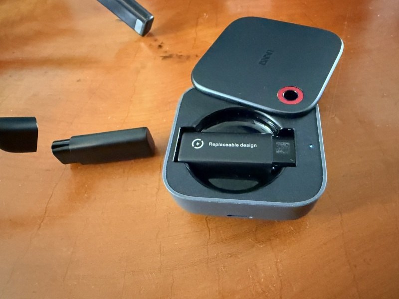 INMO GO3 swappable battery module inside charging case