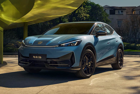 U-Zhong 06 outdoor front